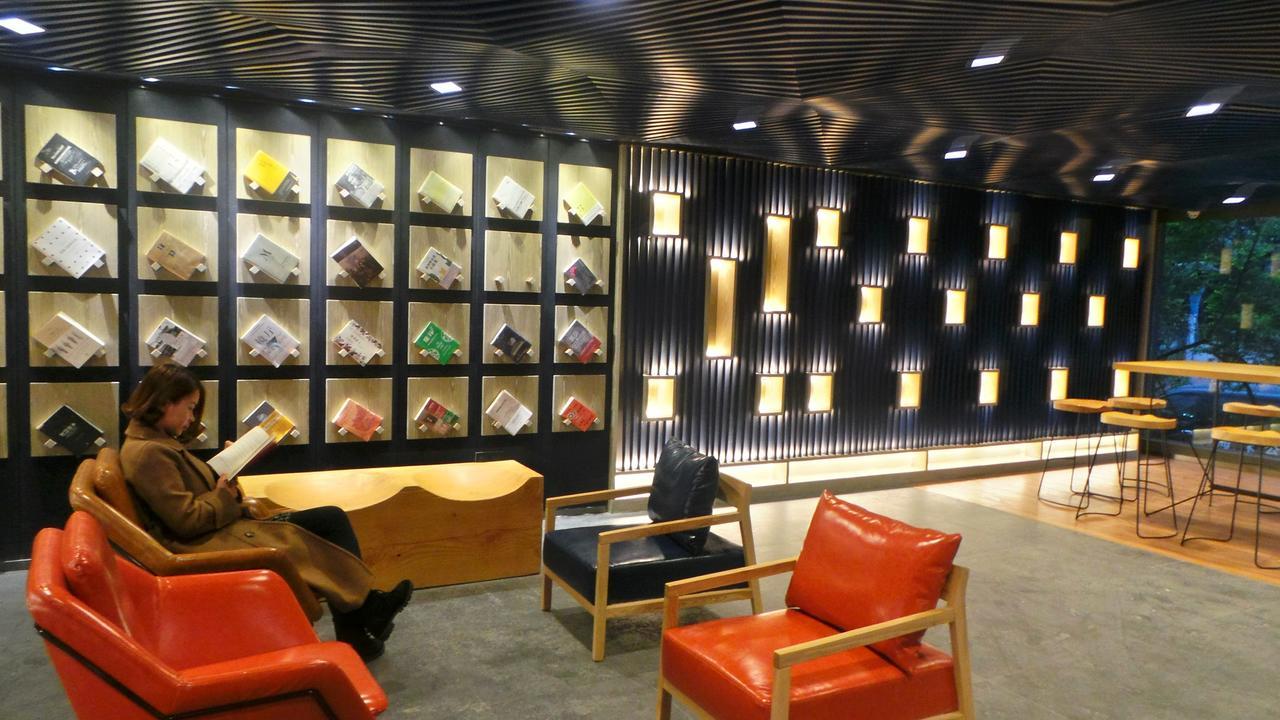 Lifu Hotel Wankel Jiang Tai Road Metro Station Branch 广州 外观 照片